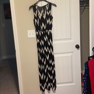 H&M. Chevron maxi. Size 6.